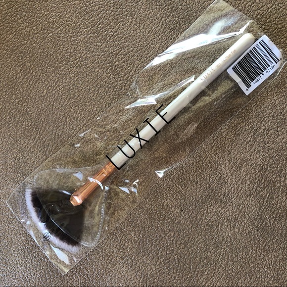 LUXIE 560 MEDIUM FAN BRUSH-FLAWLESS - Picture 7 of 9